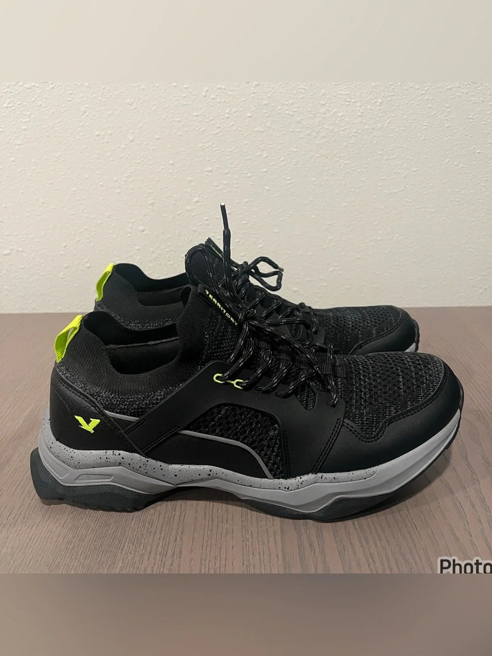 SIZE 10 TERRITORY YOSEMITE WATER RESISTANT KNIT TRAIL HIKING SHOES